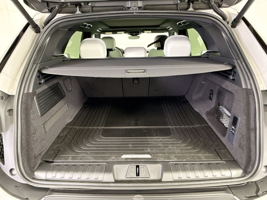 New 2026 Borasco Grey Land Rover SE image 27