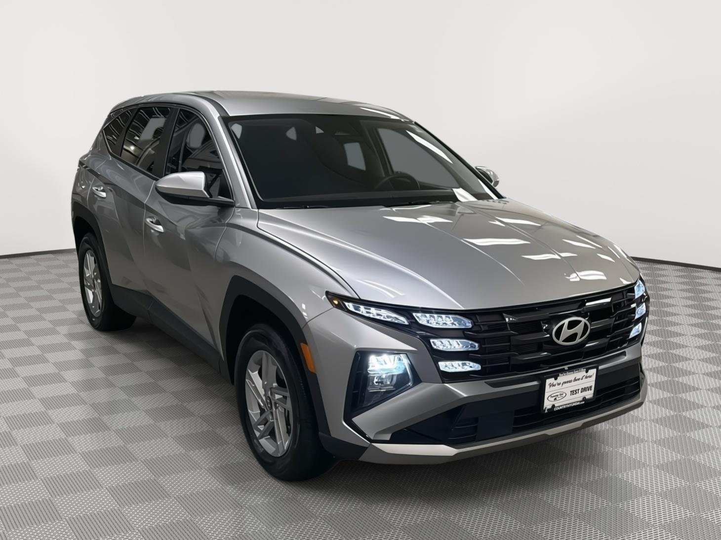 Certified Used 2025 Shimmering Silver Hyundai SE image 3