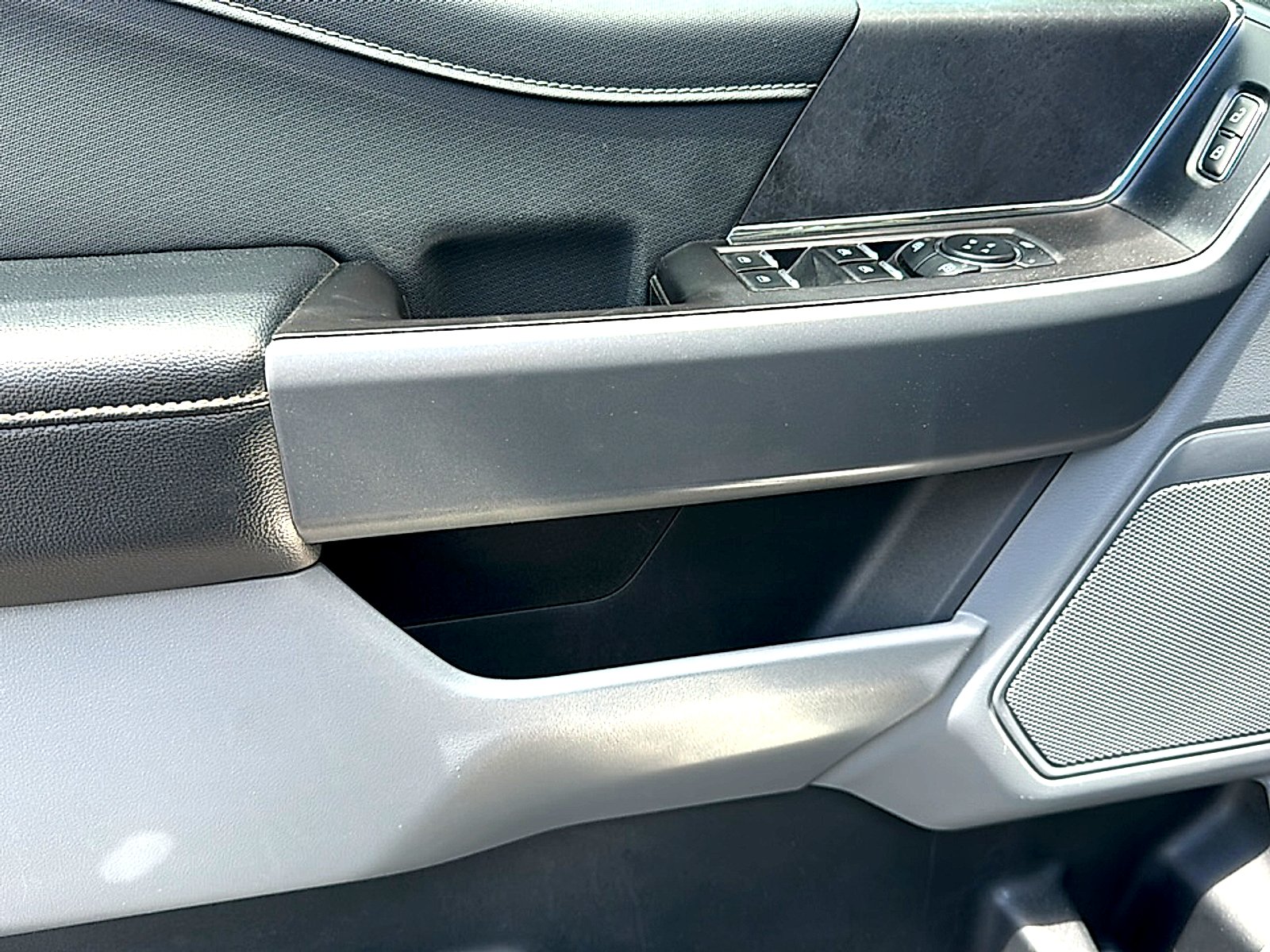 Used 2024 Agate Black Metallic Ford XLT image 16