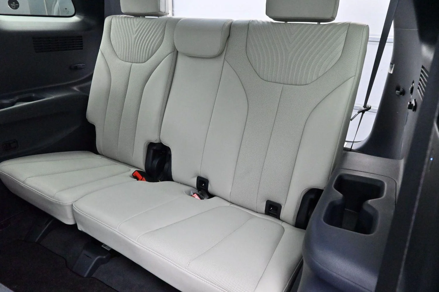 Used 2024 Hyper White Hyundai Calligraphy image 35