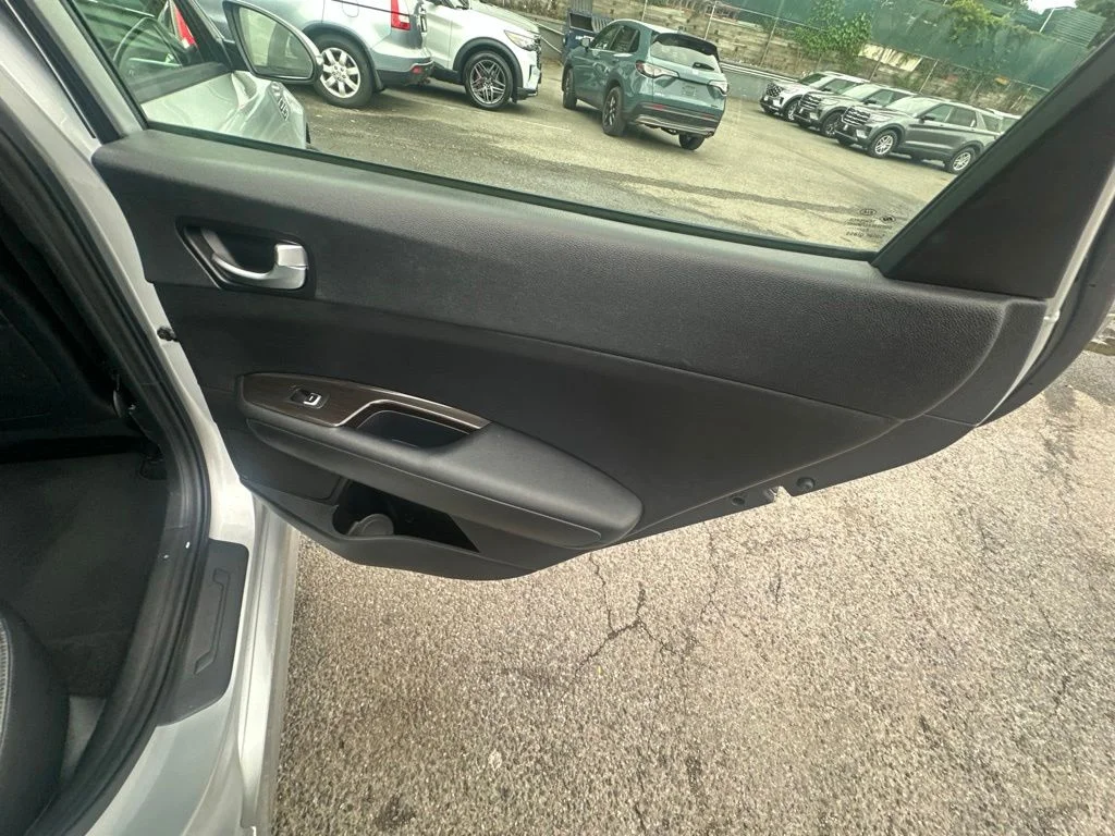 Used 2020 Silver Kia EX Premium image 32
