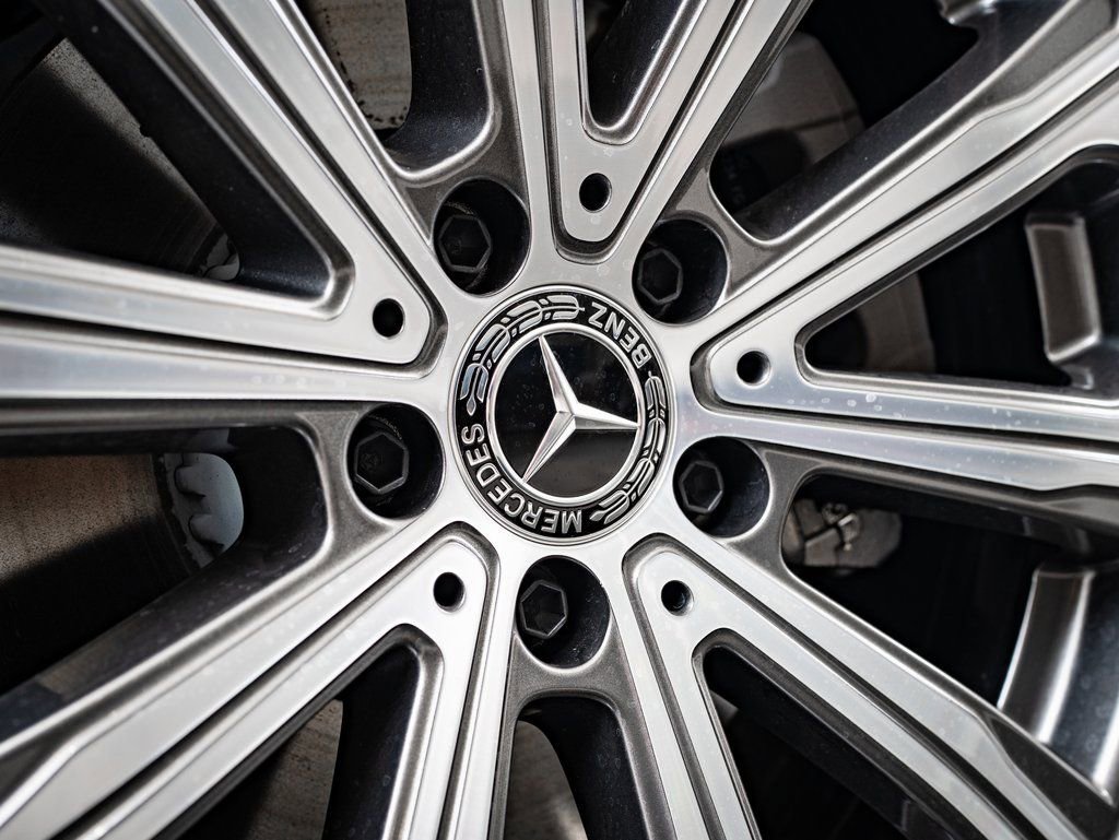 Used 2025 Polar White Mercedes-Benz GLC 300 image 8