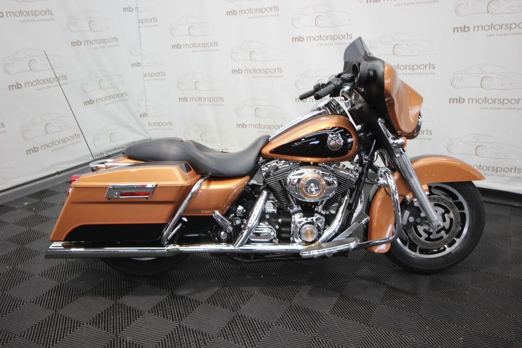 Used 2008 Brown Harley-Davidson FLHX image 9