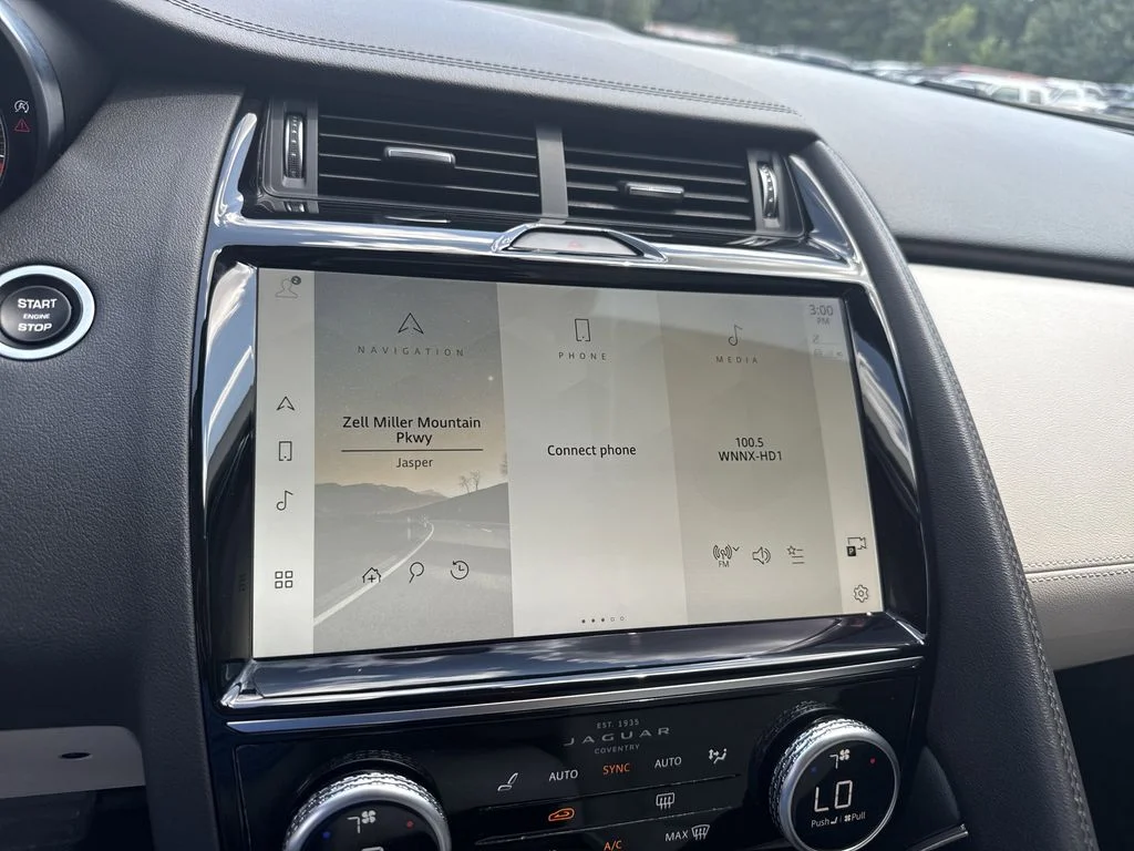 Used 2022  Jaguar P250 SE image 27