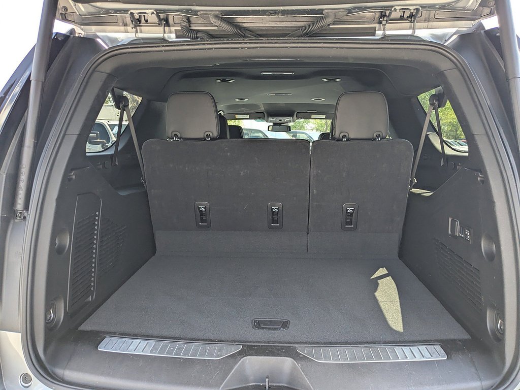 2025 Chevrolet Suburban Premier - Photo 12