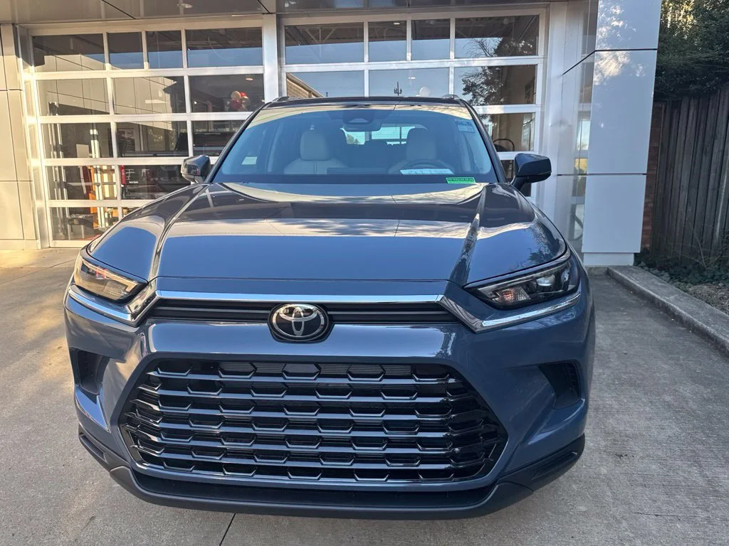Used 2026 White Toyota XLE image 2