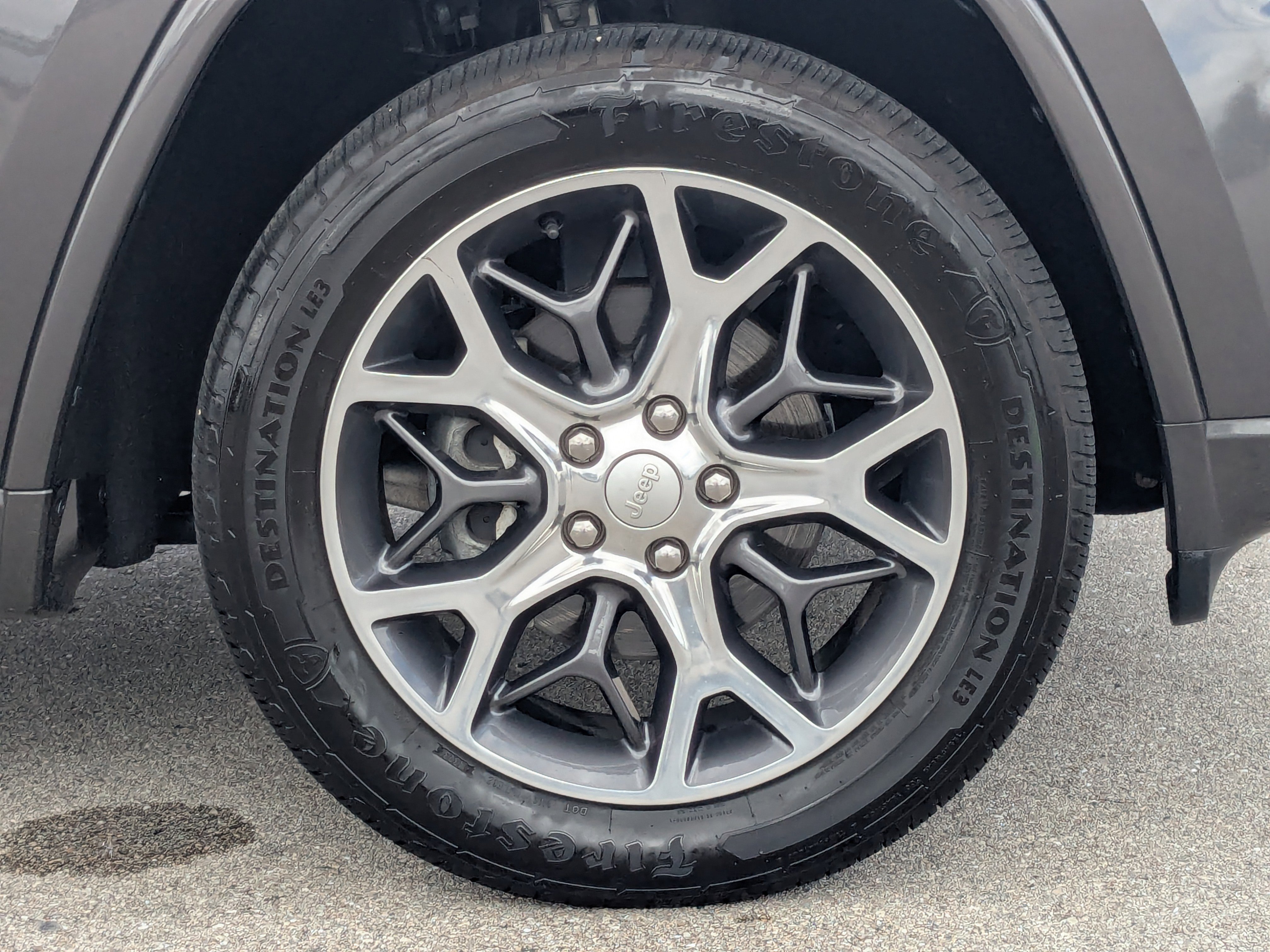 Used 2019 Granite Crystal Metallic Clearcoat Jeep Overland image 11