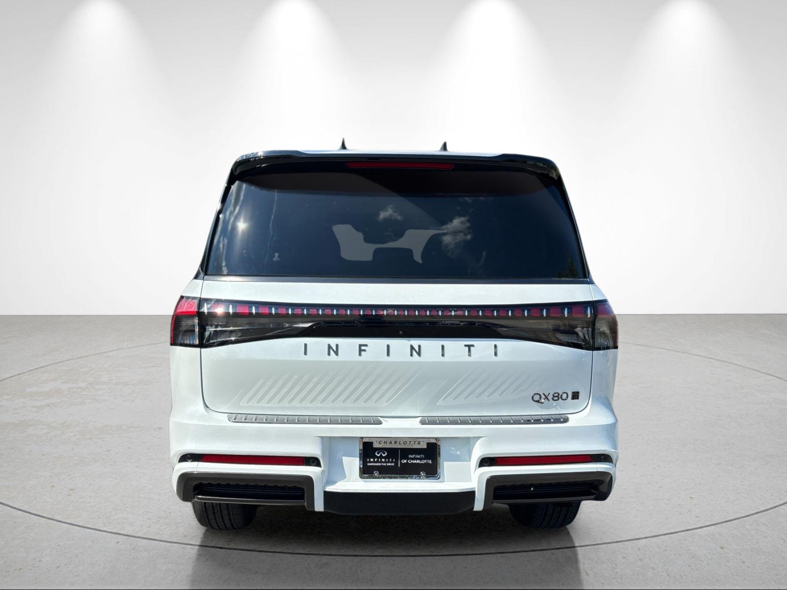 New 2027 2T RADIANT WHIT INFINITI Autograph 4WD image 4