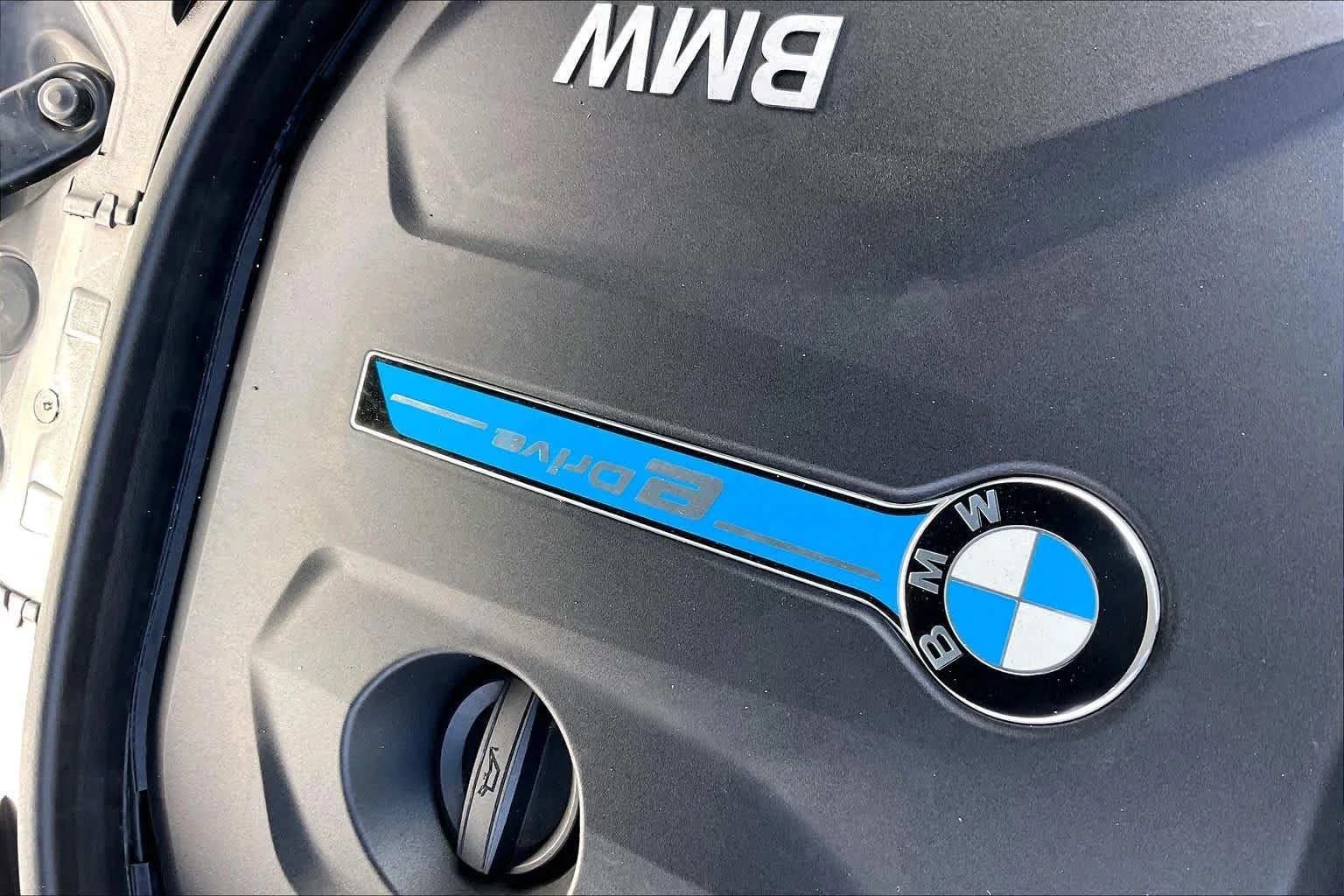 Used 2017 Jet Black BMW 330e iPerformance image 33