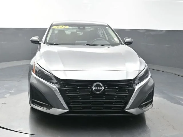 Used 2024 Gray Nissan 2.5 SV image 2