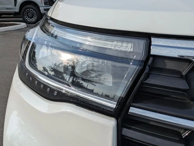 New 2026 Star White Metallic Tri-Coat Ford Active image 10
