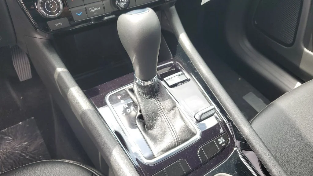 Used 2026 White Jeep Latitude image 26