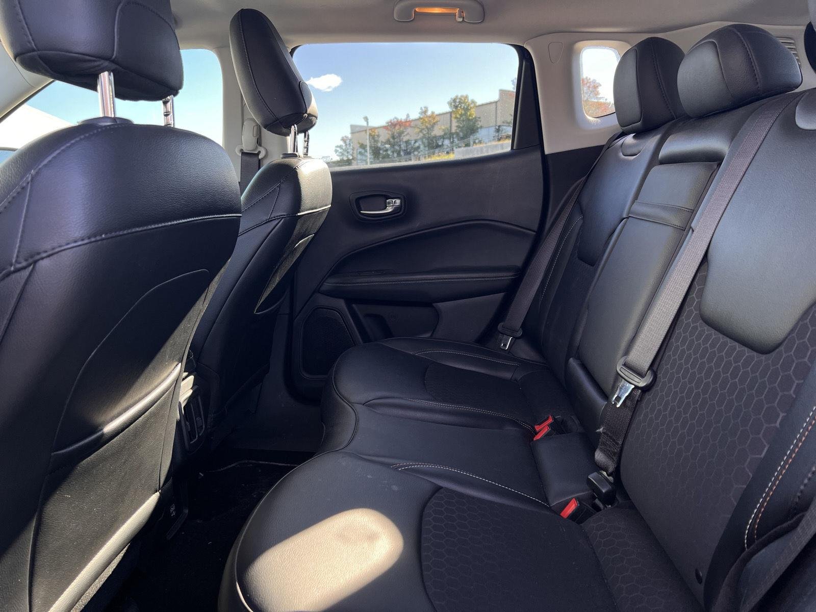 Used 2020  Jeep  image 16