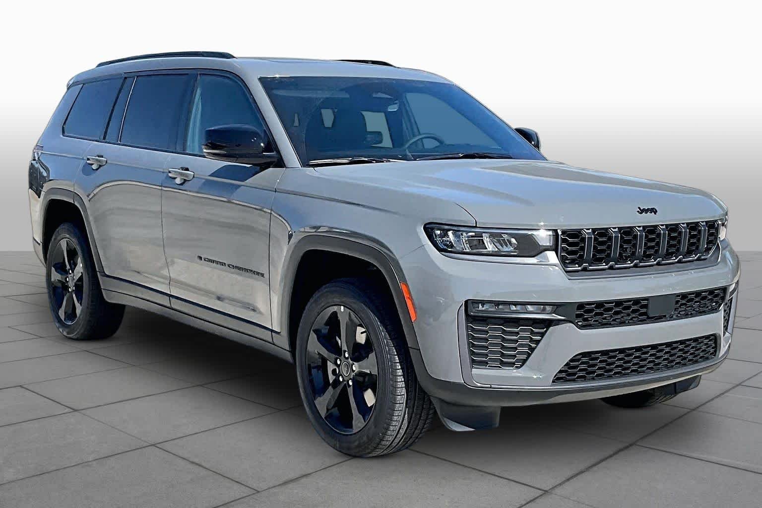 New 2027 Sting-Gray Clear-Coat Paint Jeep Limited image 3
