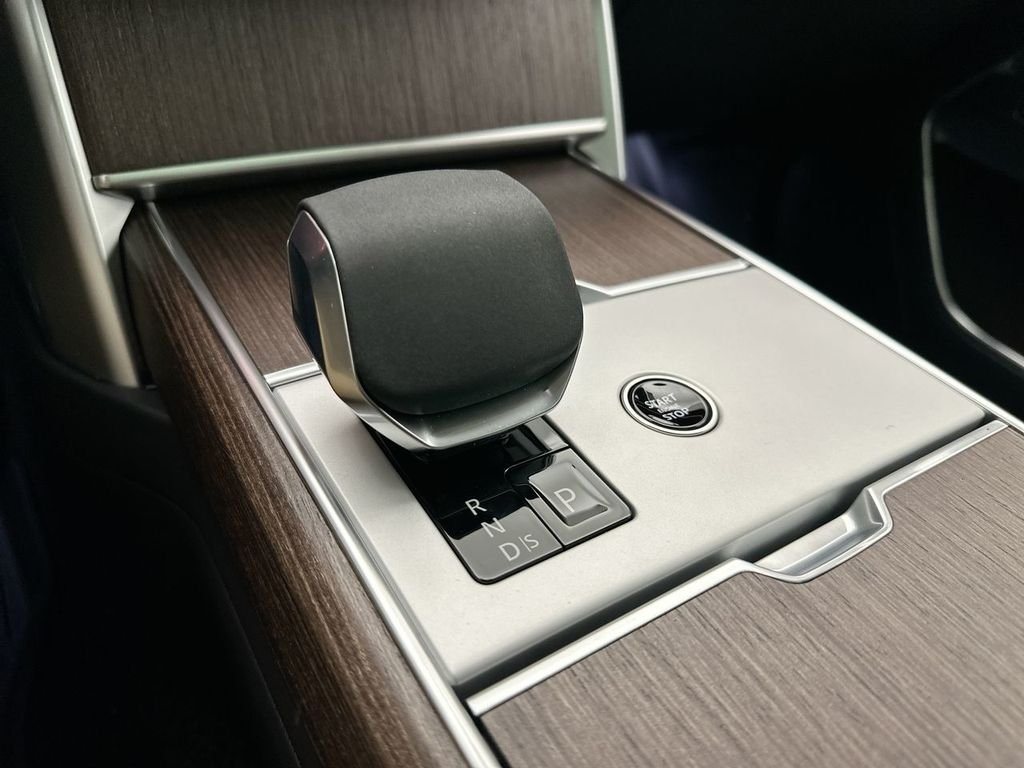 New 2026 Ostuni Pearl Wht Prem Met Land Rover SE image 12