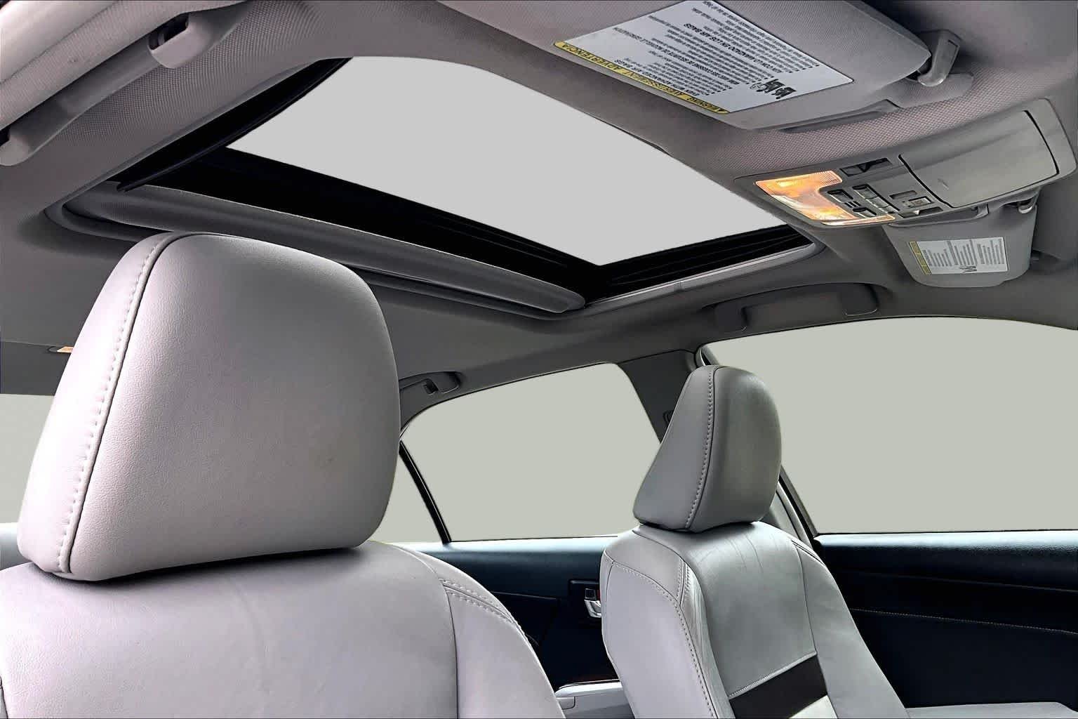 Used 2013 Classic Silver Metallic Toyota XLE image 14