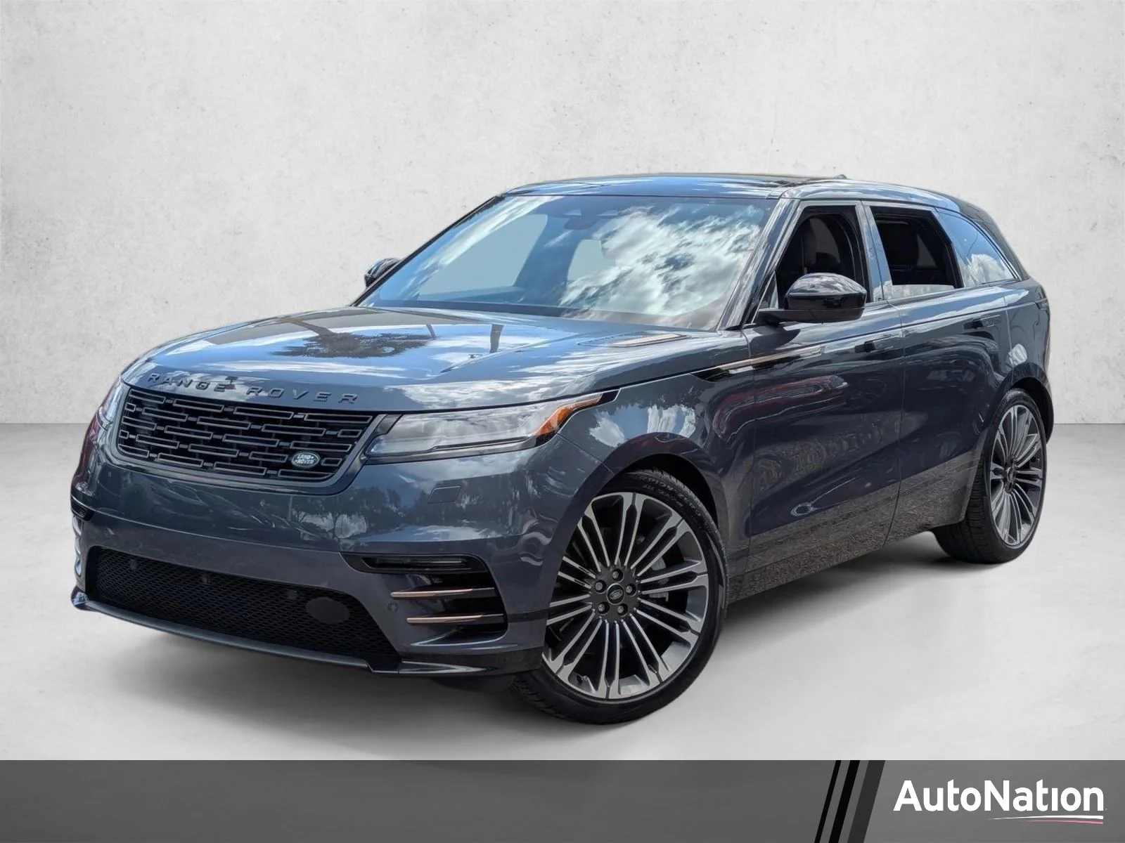 2024 Land Rover Range Rover Velar P400 Dynamic HSE's photo