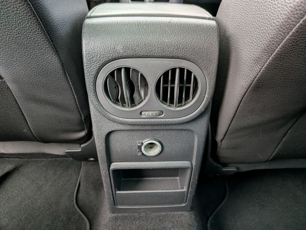 Used 2015 Silver Volkswagen SEL image 33