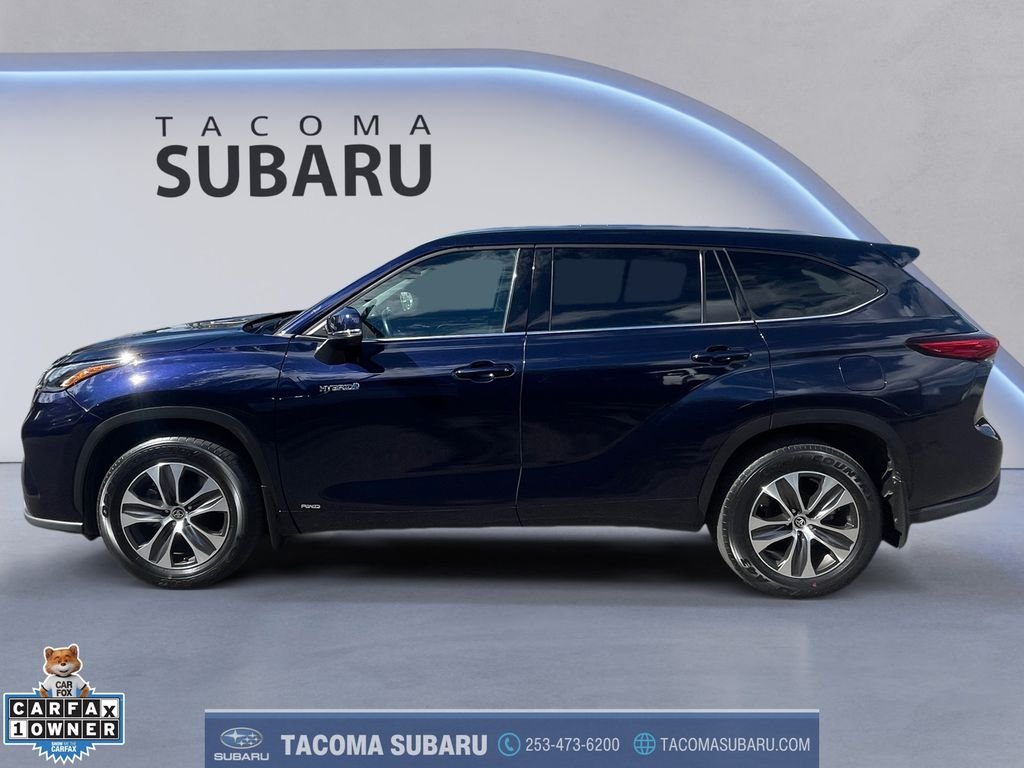 Used 2021  Toyota XLE image 2