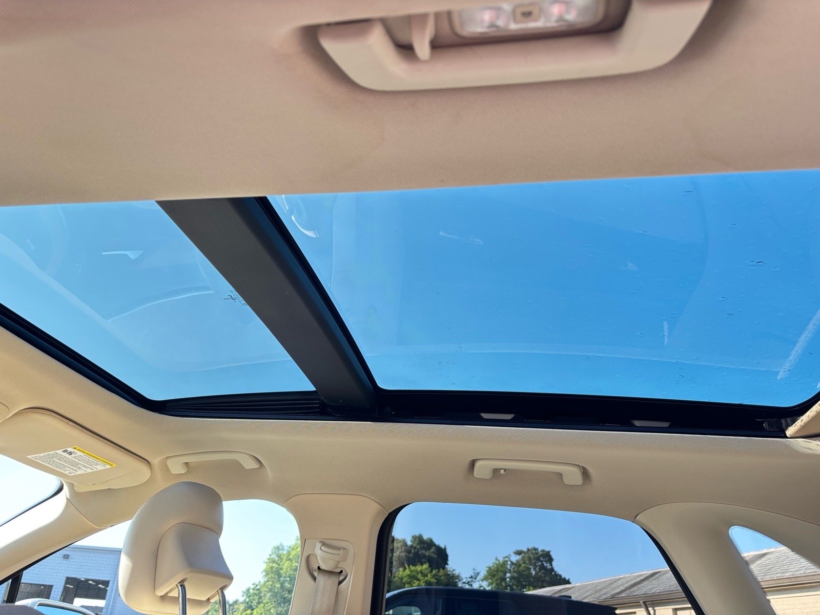 Used 2015 White Platinum Tri-Coat Metallic Lincoln Base image 15