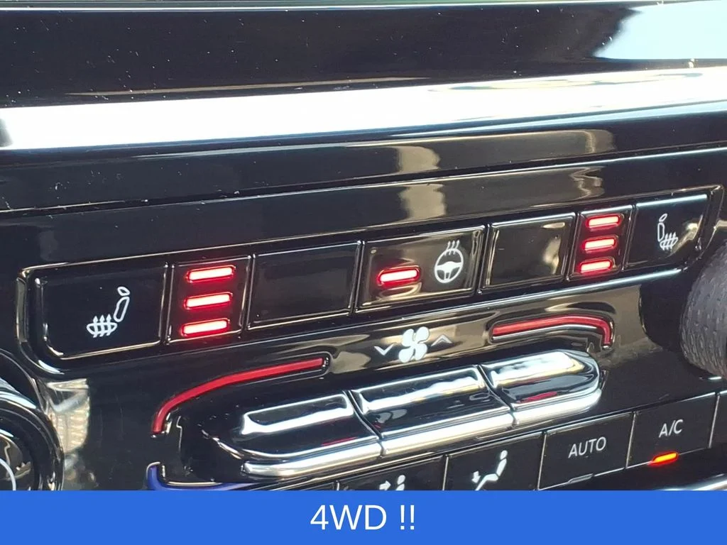 Used 2025 White/off-white Jeep Altitude image 4