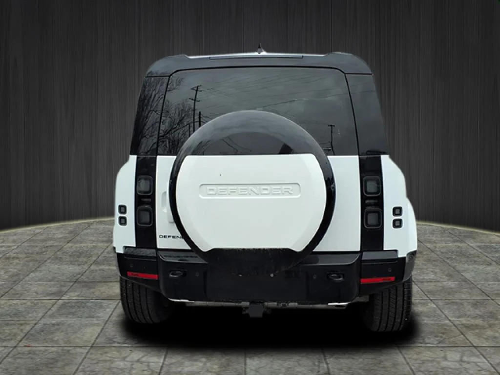 New 2026 Fuji White LAND ROVER X-Dynamic SE image 3