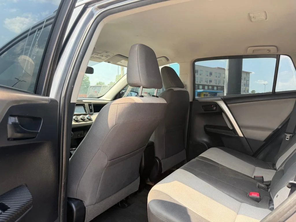 Used 2015 Gray Toyota LE image 11