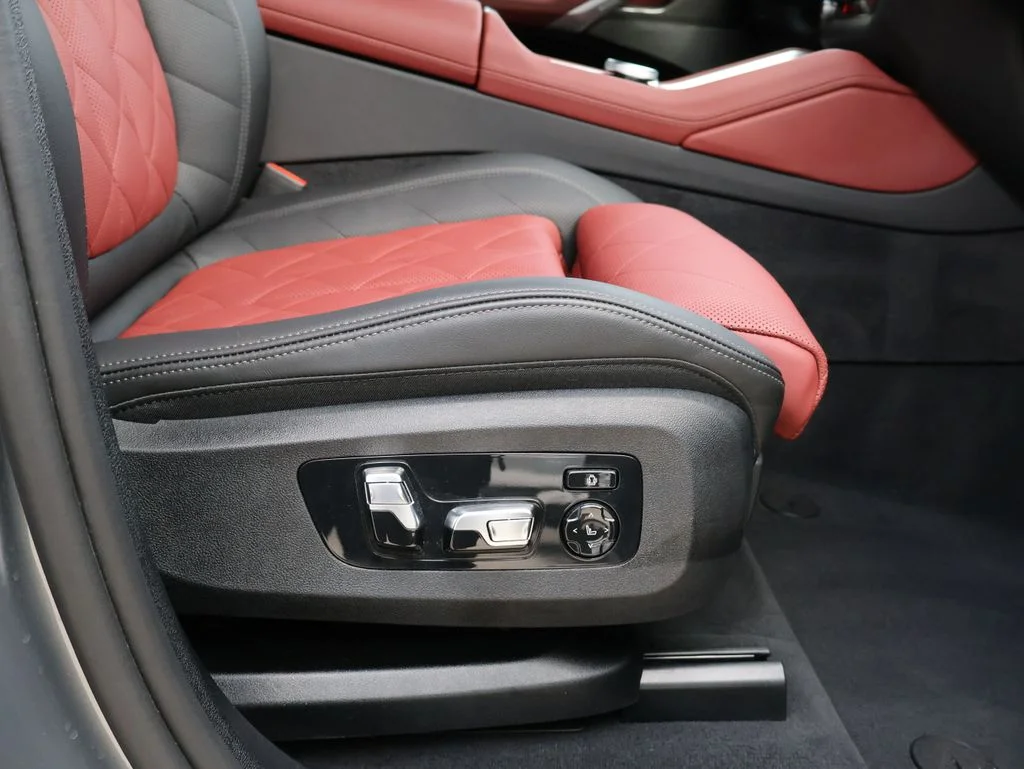 Used 2026 Gray BMW M60i image 12
