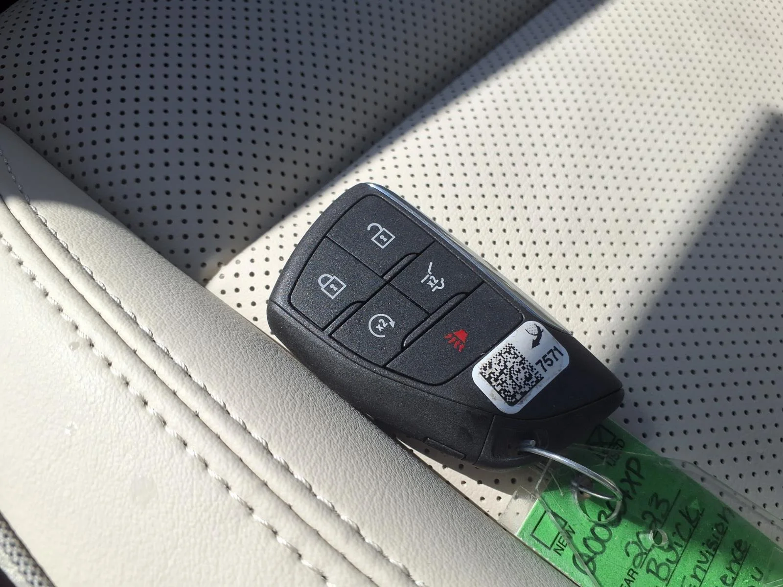 Used 2023 Moonstone Gray Metallic Buick Essence image 15