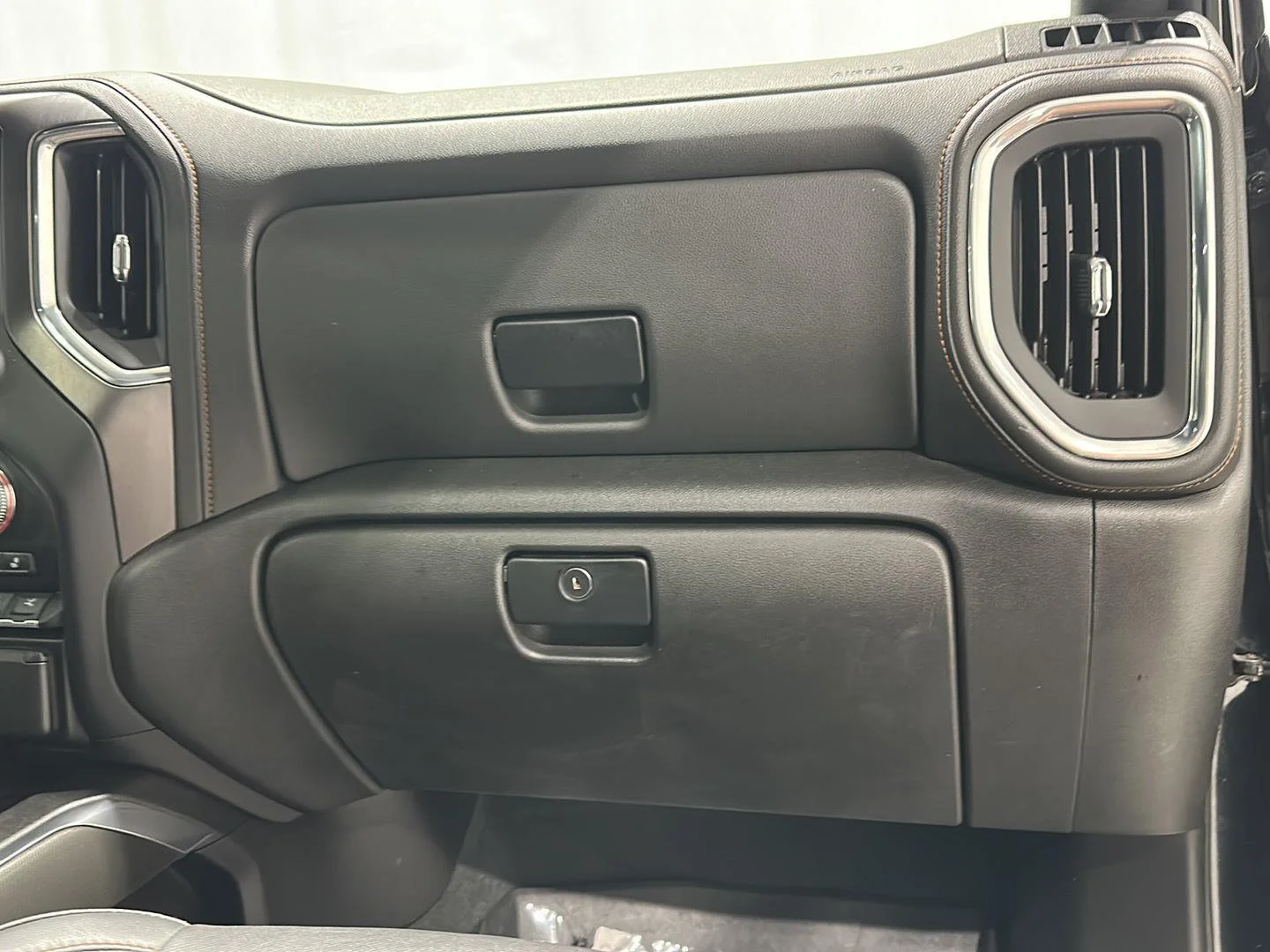 Used 2023 ONYX BLACK GMC AT4 image 25