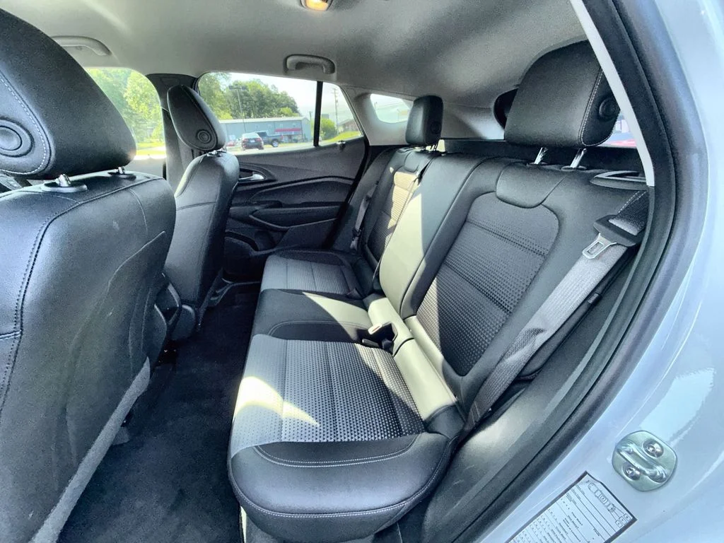 Used 2025 White Chevrolet LT image 24