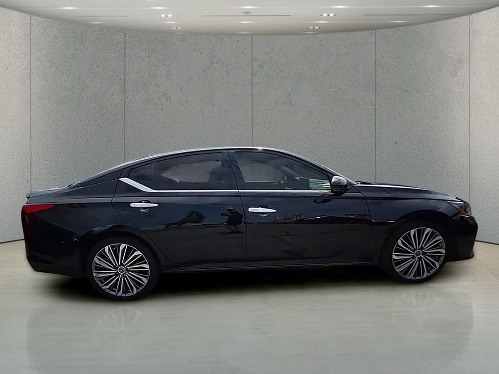 Used 2025 Black Nissan 2.5 SL image 40