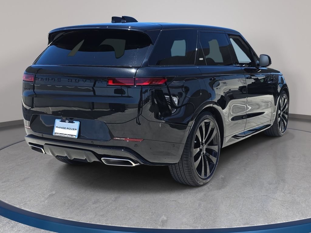 New 2026 Santorini Black Land Rover Dynamic SE image 5