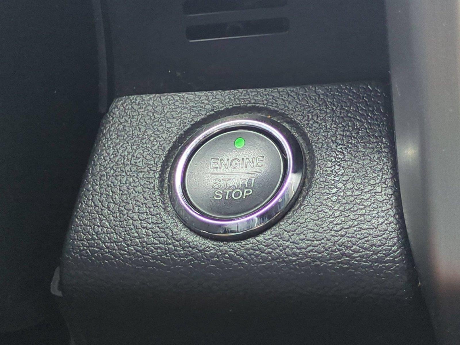 Used 2016 White Platinum Metallic Tri-Coat Ford Platinum image 31