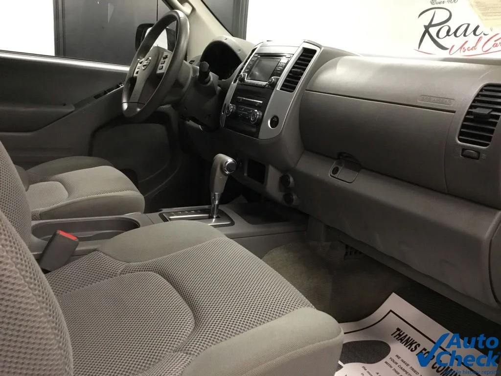 Used 2015 Silver Nissan SV image 36