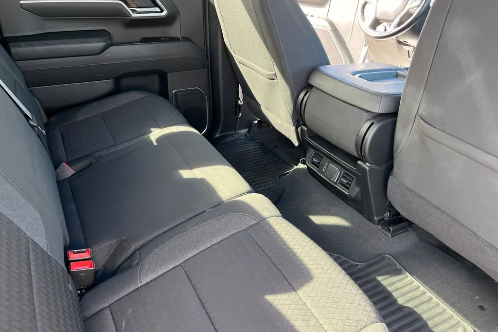 Used 2025 White Chevrolet LT image 21