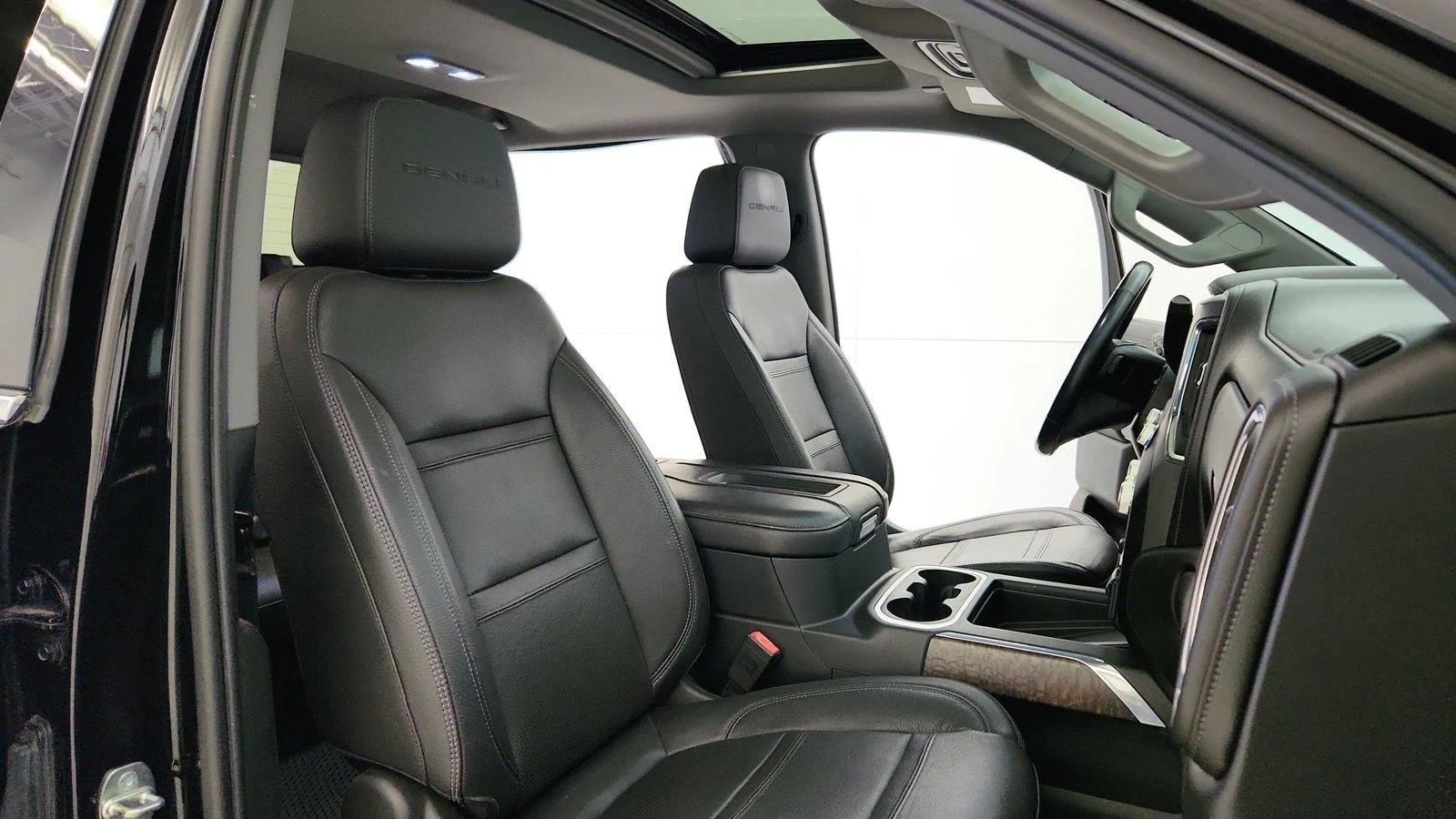 Used 2019 ONYX BLACK GMC Denali image 32