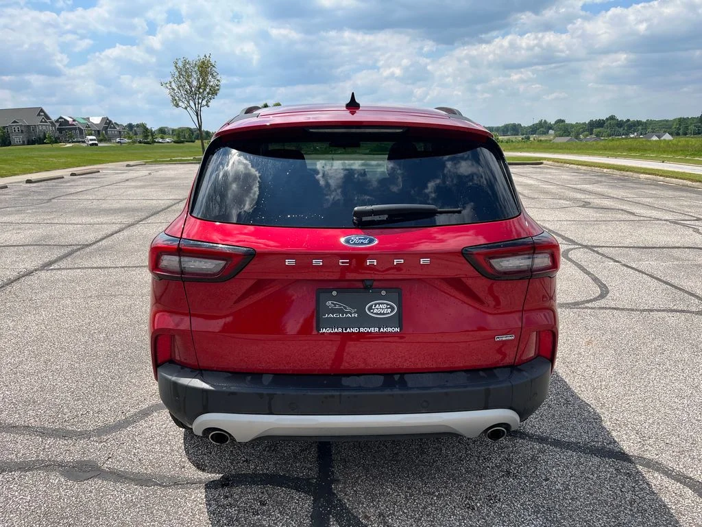 Used 2025 Red Ford Base image 4