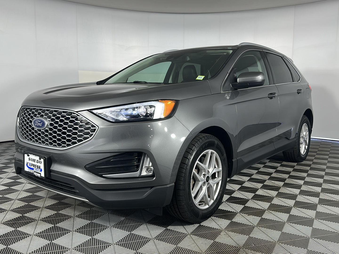 Used 2024 Carbonized Gray Ford SEL image 3