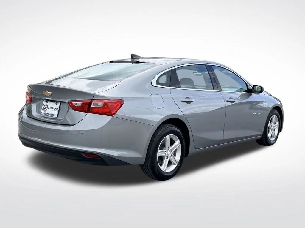 Used 2025 Gray Chevrolet LT image 6