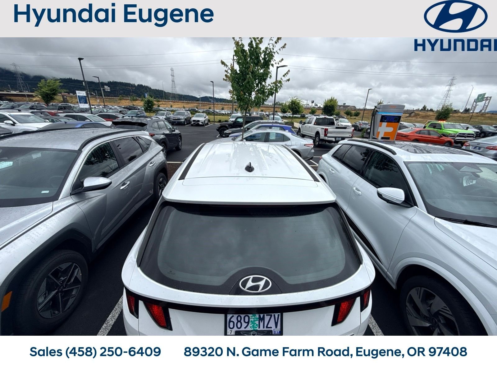 Used 2022 White Hyundai SE image 11