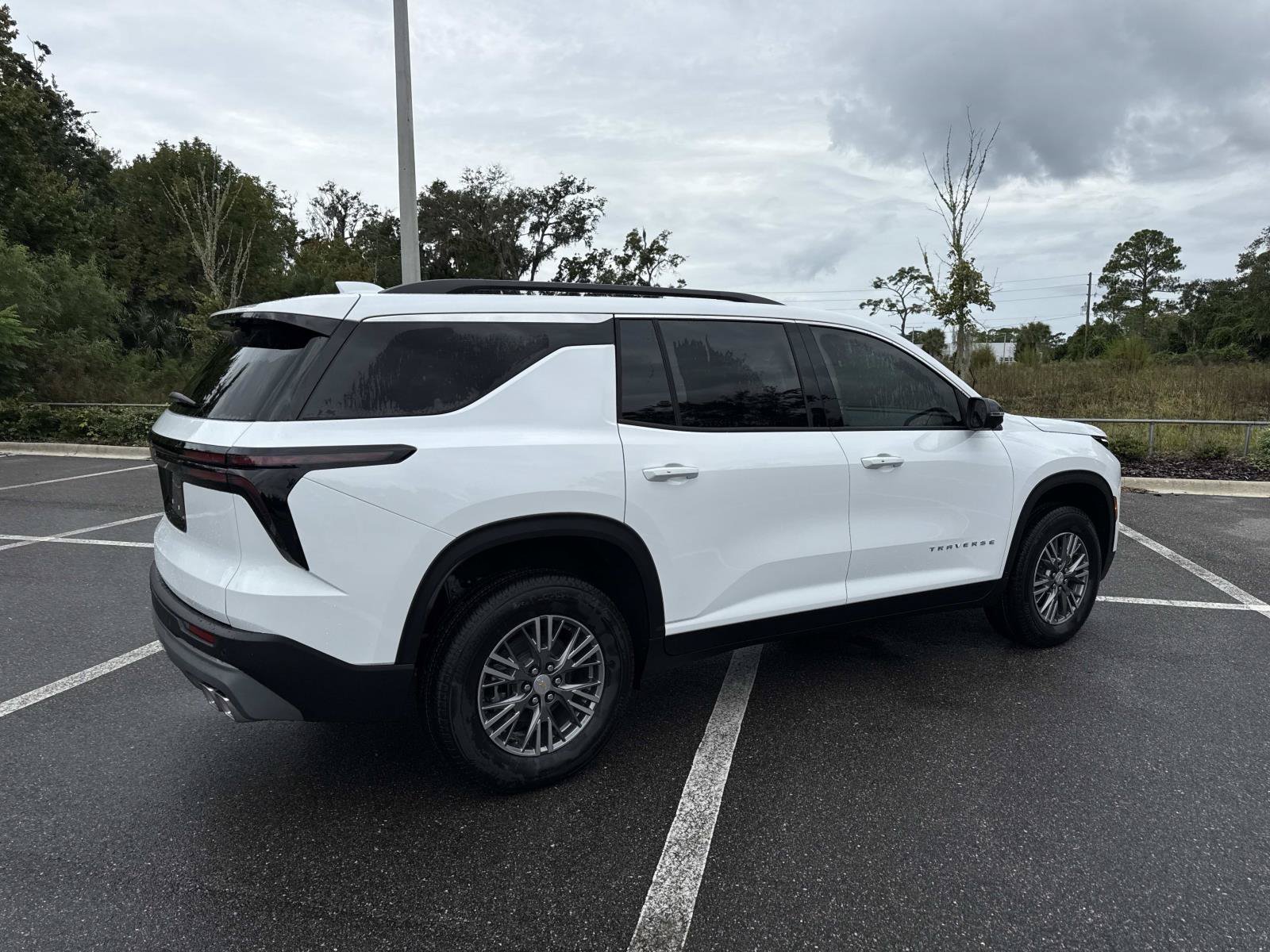 2027 Chevrolet Traverse LT - Photo 3