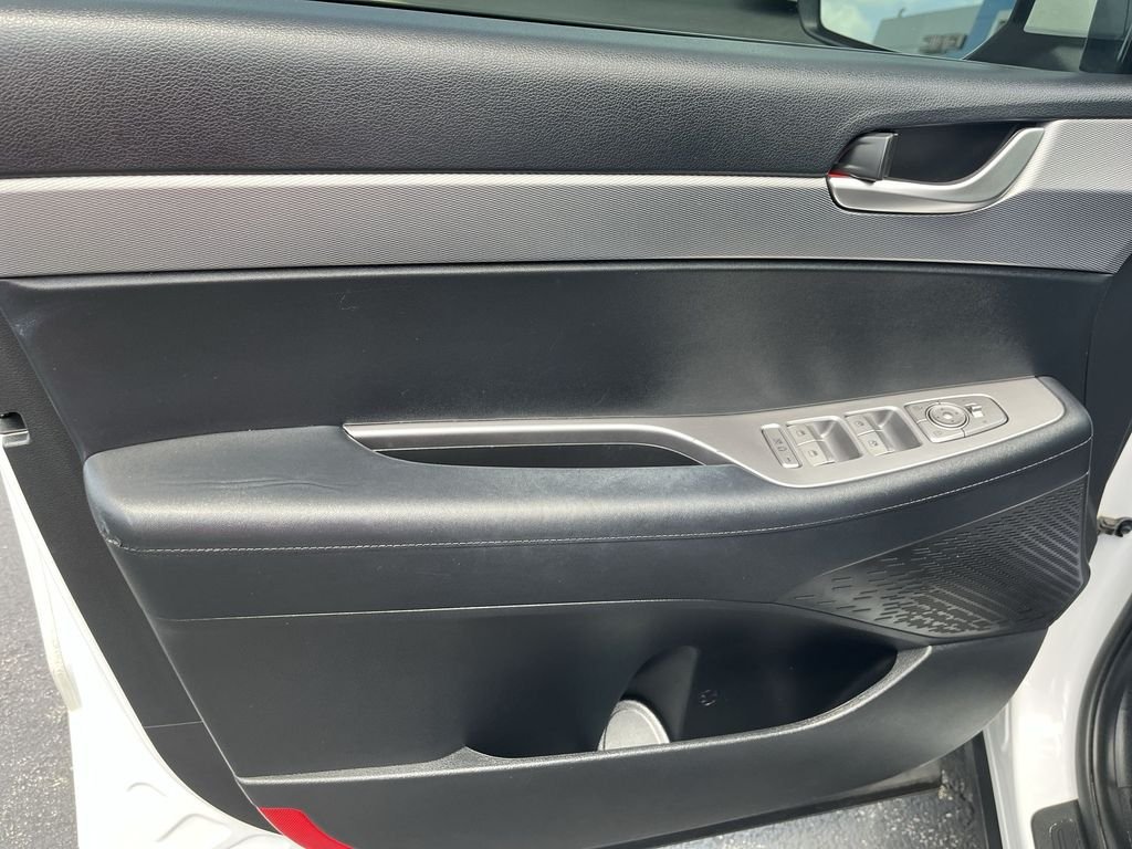 Used 2020 White Hyundai SEL image 13