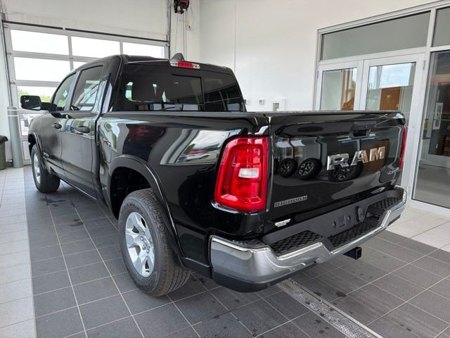 New 2026 Diamond Black Crystal Pearl-Coat Exterior Paint RAM Big Horn/Lone Star image 3