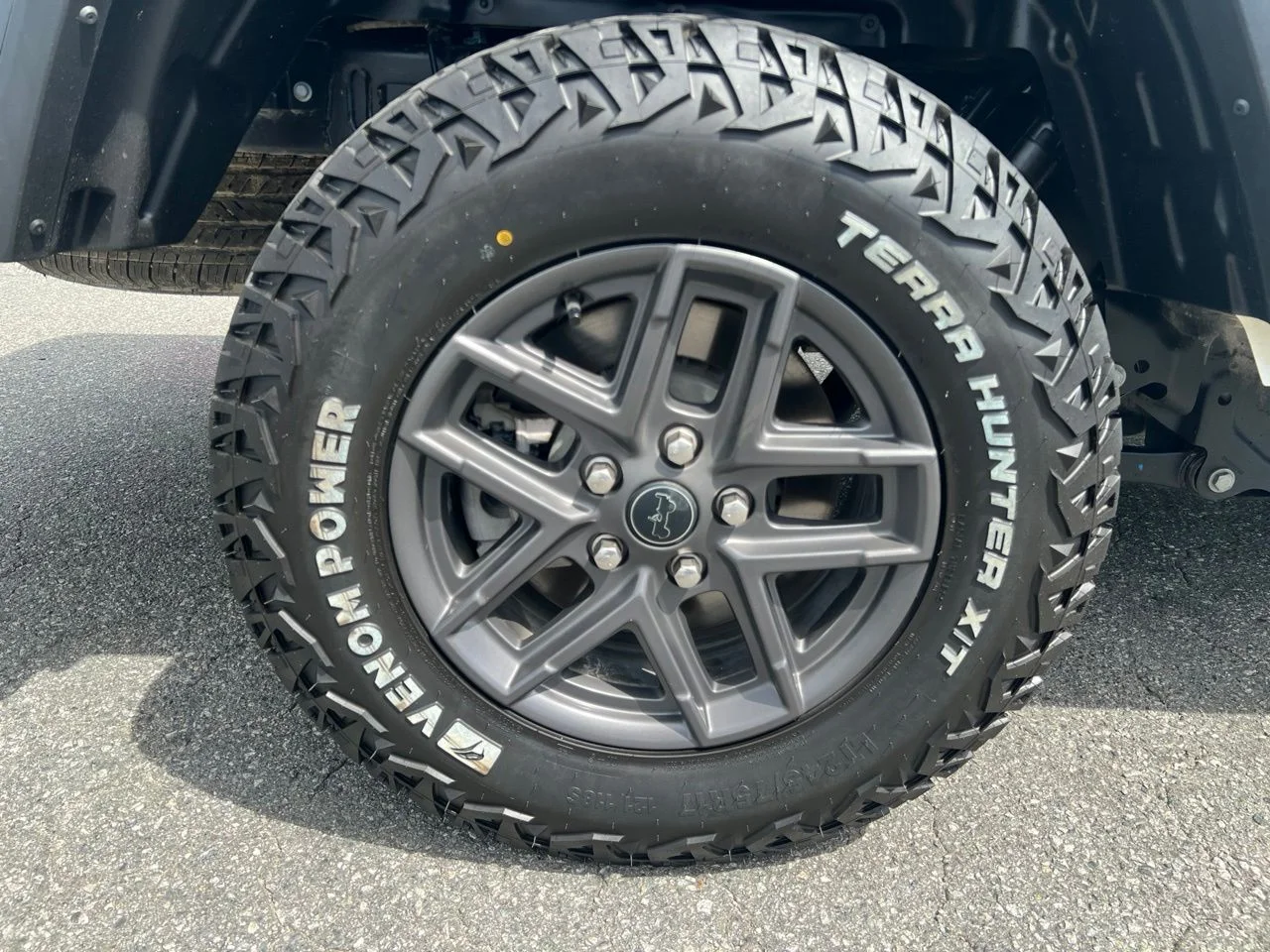 Used 2025 White Jeep Sport S image 23