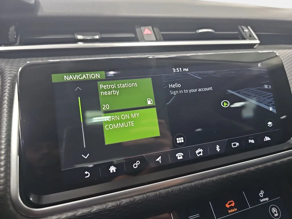 Used 2018 White Land Rover S image 24