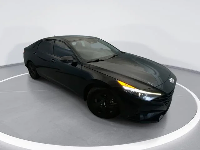 Used 2023 Black Hyundai SEL image 1