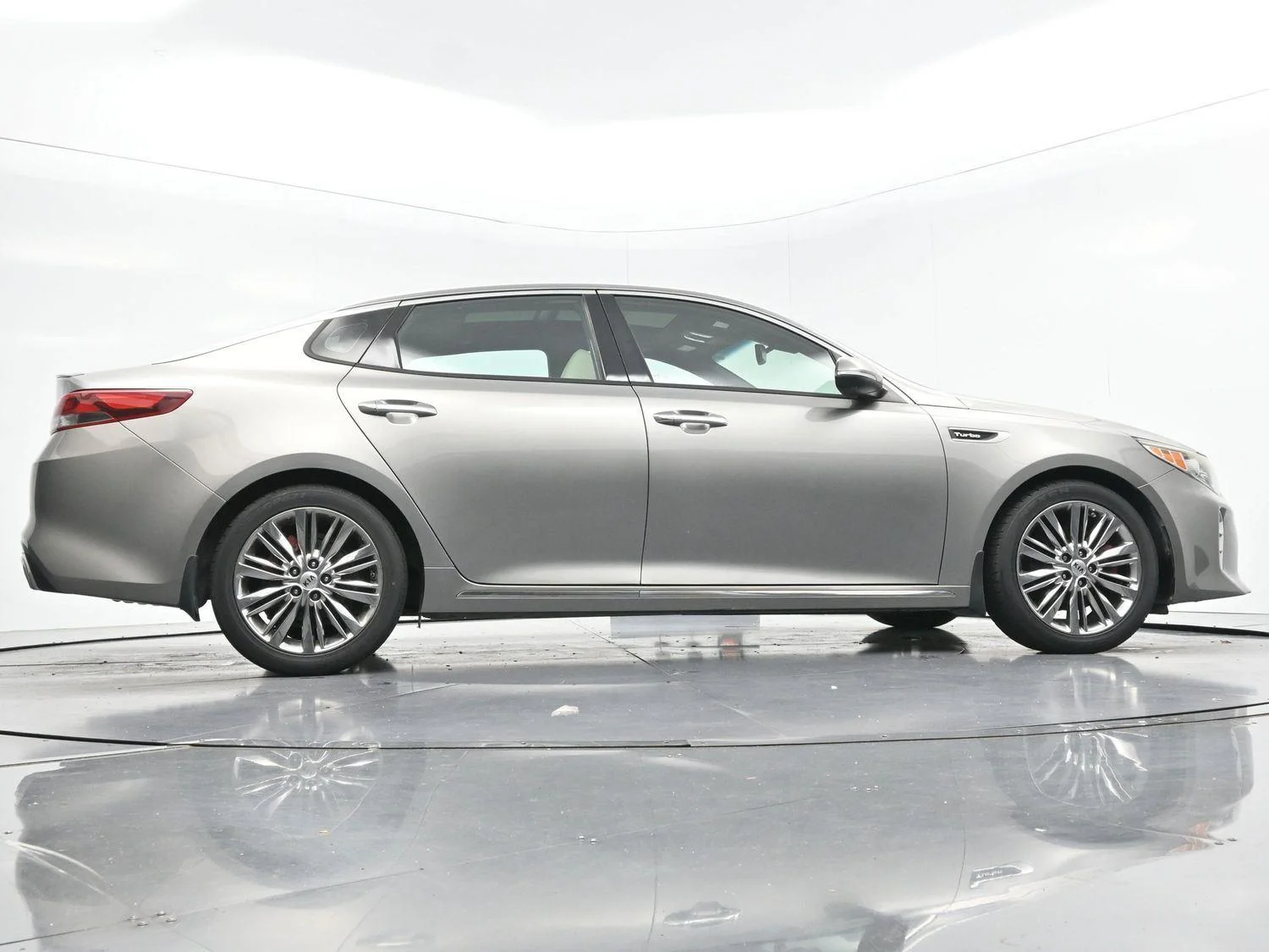 Used 2016 Titanium Silver Kia SXL Turbo image 51