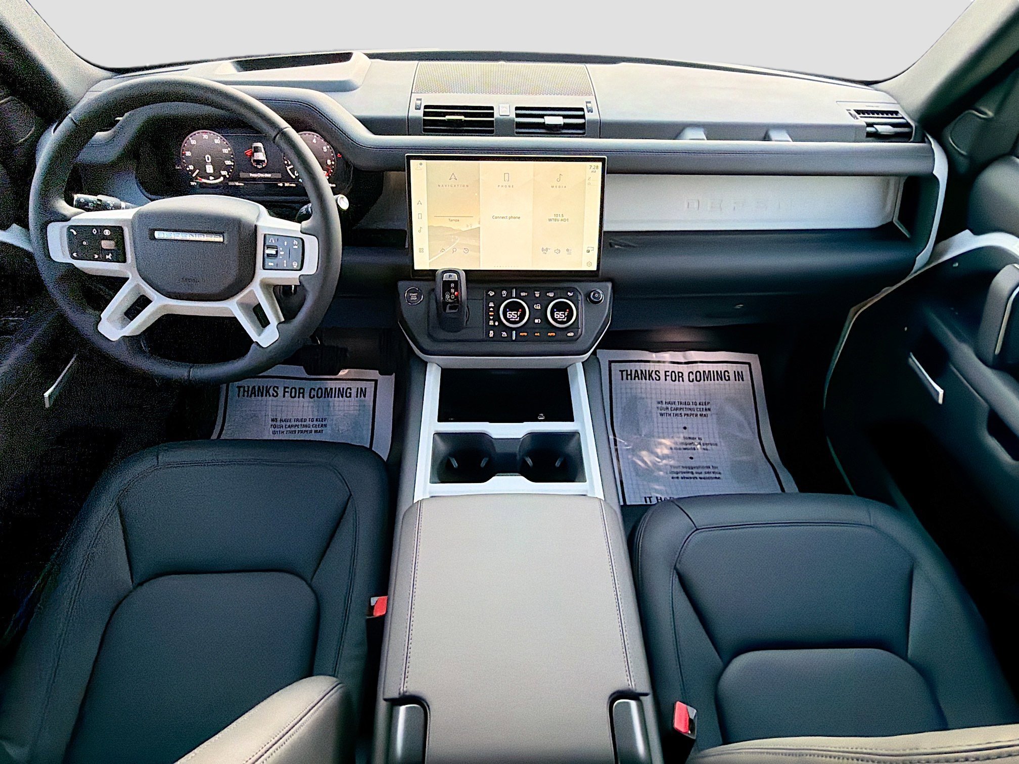 New 2026 Fuji White Land Rover X-Dynamic SE image 15