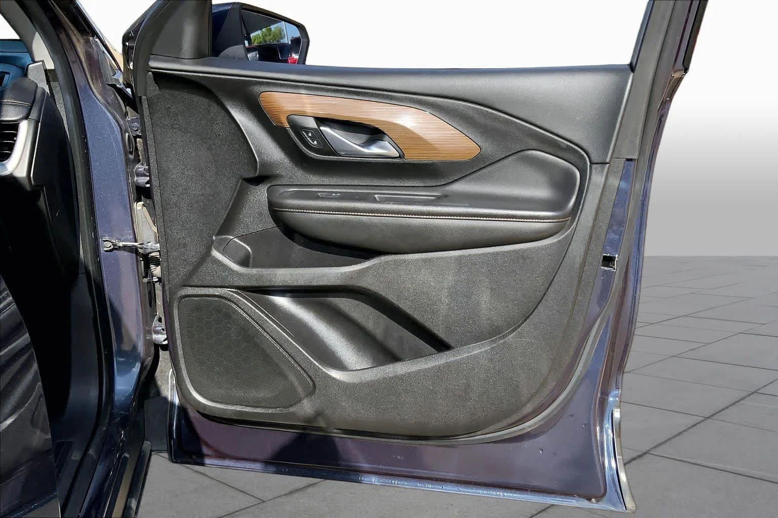 Used 2019 BLUE STEEL METALLIC GMC SLE image 22